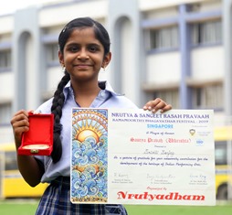 SHRISTI SANJAY – A BLUE BELLIAN PROVED HER EXCELLENCE IN BHARATANATYAM DANCE COMPETITION  AT SINGAPORE